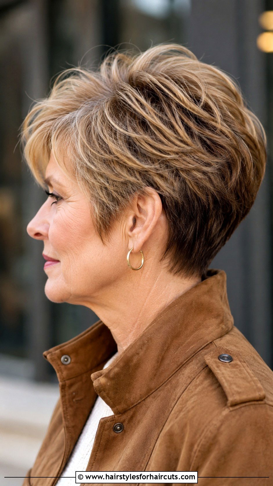 Textured Wedge Cut - 25 best hairstyles for medium hair - 25 best hairstyles for medium hair