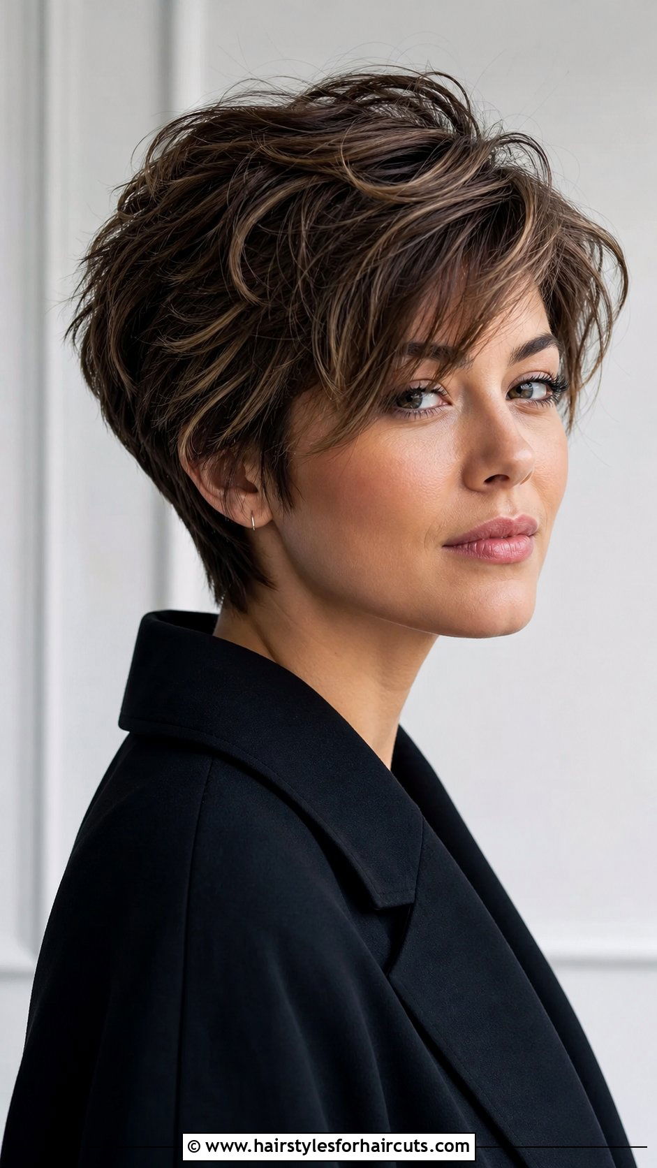 Textured Wedge Haircut - 25 haircuts for round faces - 25 haircuts for round faces