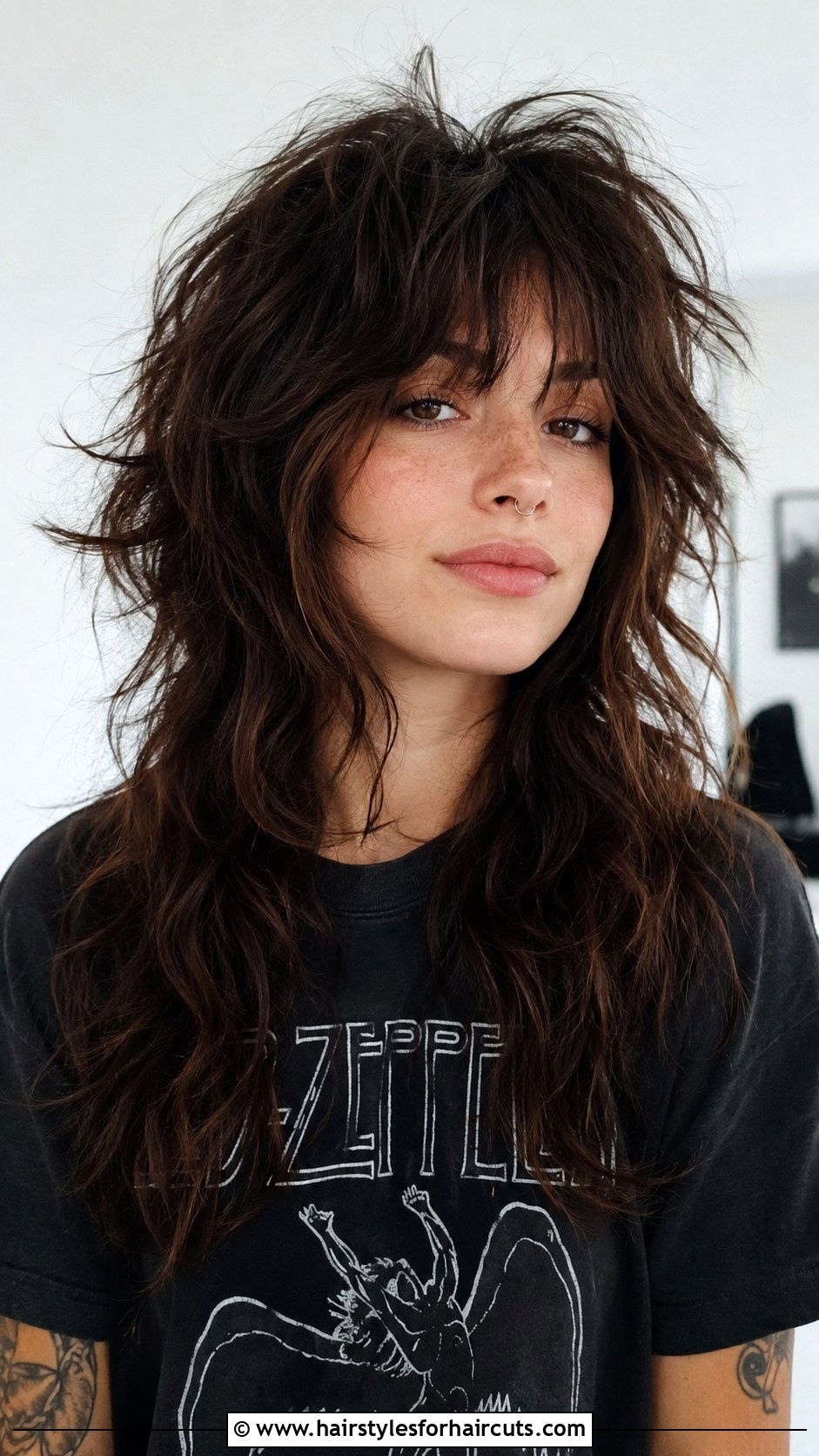 Textured Wolf Cut - 25 bed hairstyles - 25 bed hairstyles
