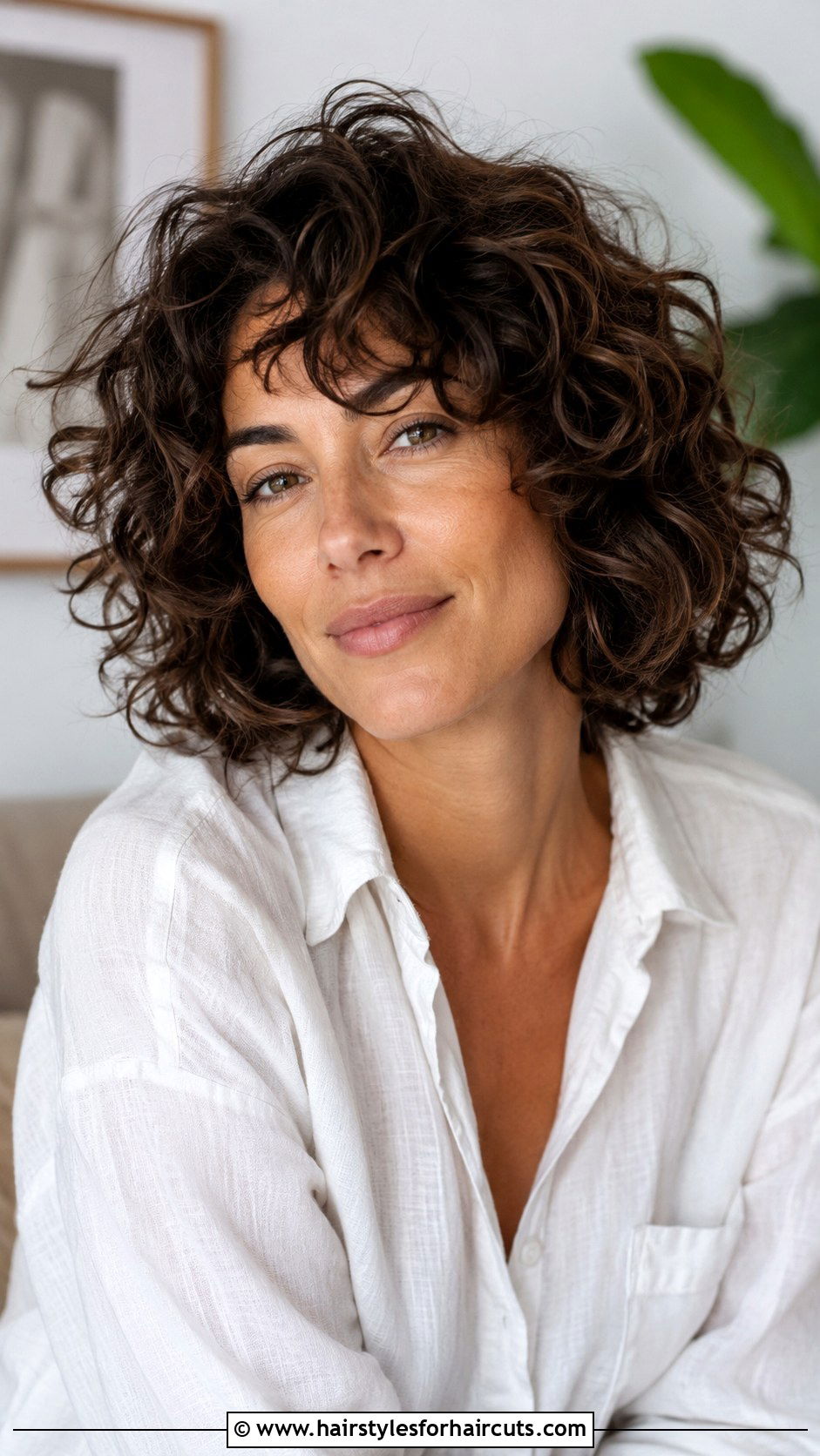 Texturized Curly Bob - 25 best hairstyles for thin curly hair - 25 best hairstyles for thin curly hair