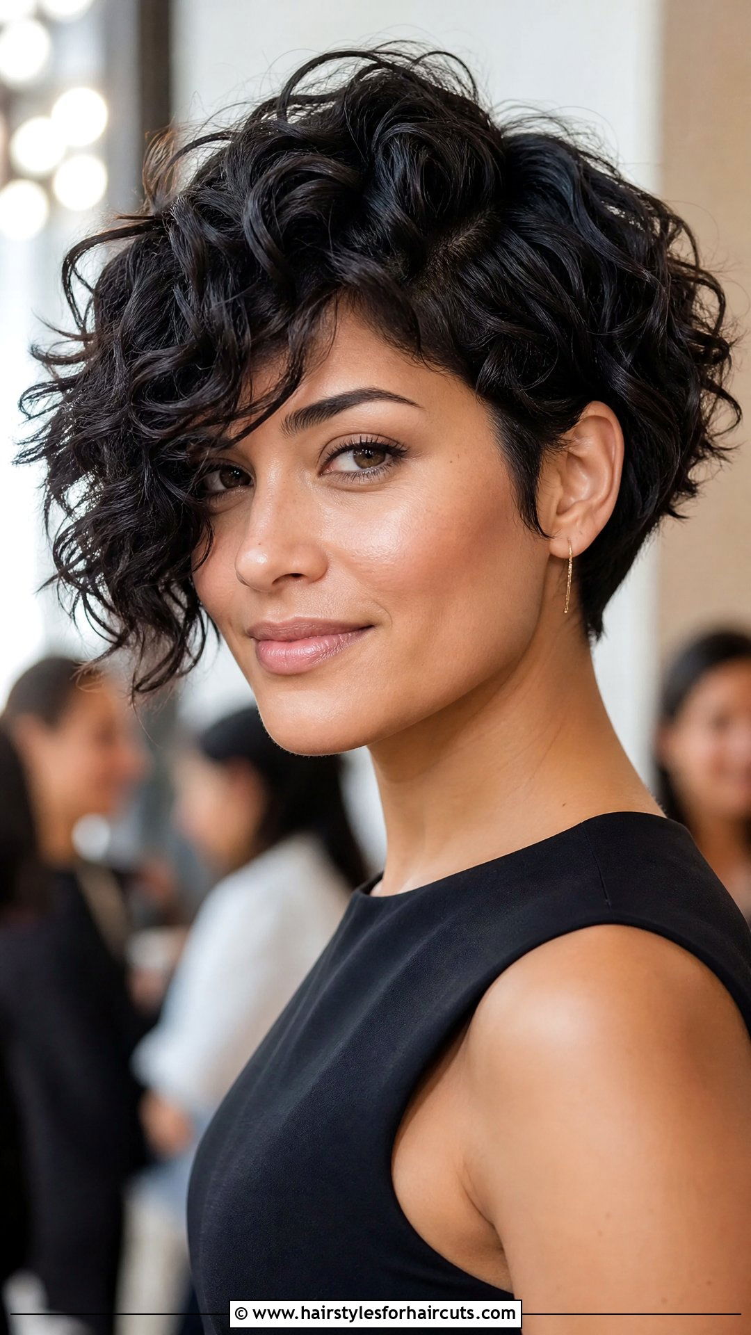 Texturized Curly Pixie Bob Round Face - 25 best curly hairstyles for round faces - 25 best curly hairstyles for round faces