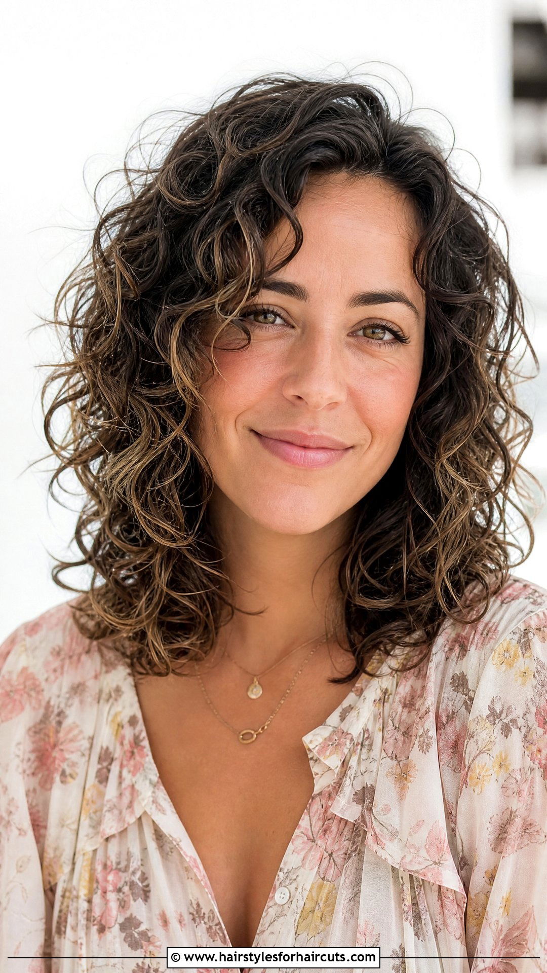 Texturized Curly Shoulder Length Cut - 25 best haircuts for curly hair oval face - 25 best haircuts for curly hair oval face