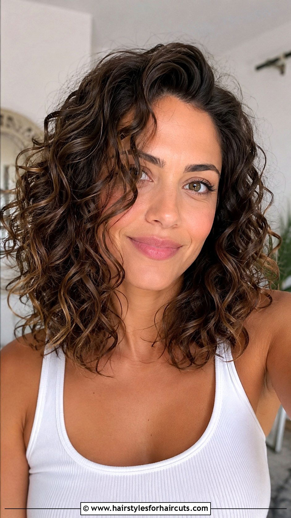 Texturized Curly Shoulder Length Hair - 25 best haircuts for curly hair round face - 25 best haircuts for curly hair round face