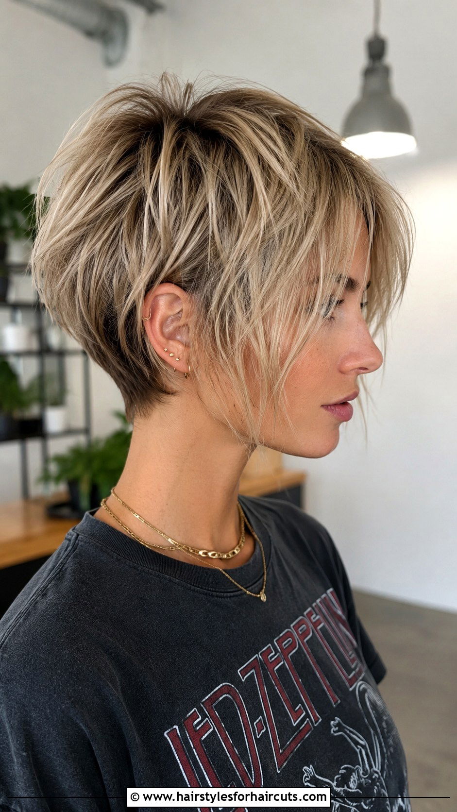 Texturized Pixie Bob - 25 short haircuts for ladies over 50 - 25 short haircuts for ladies over 50