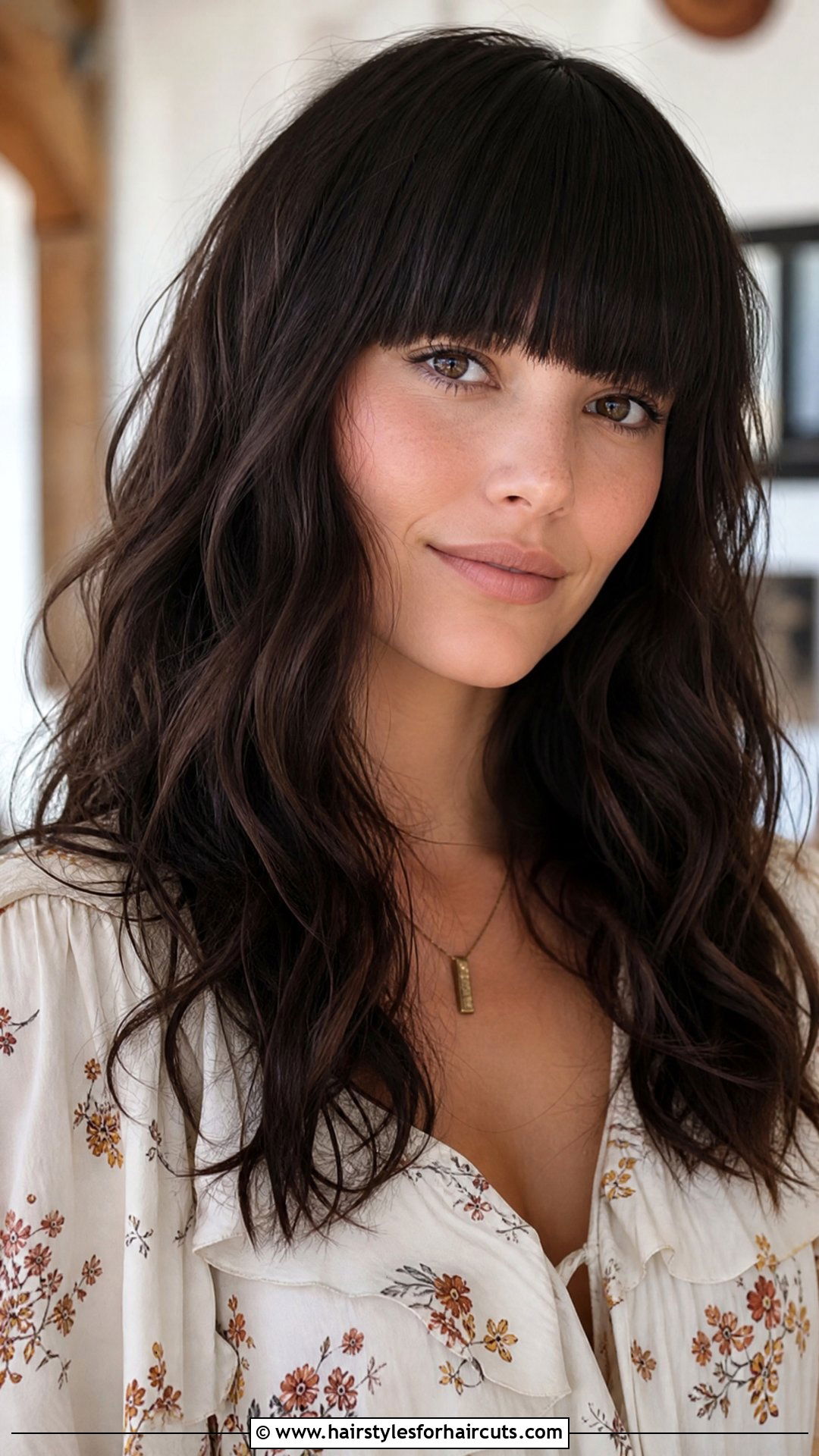 Thick Wavy Haircut With Blocky Fringe - 25 fringe haircuts - 25 fringe haircuts