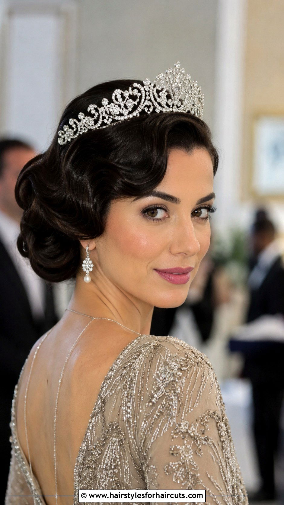 Tiara With Vintage Waves - 25 haircuts accessories - 25 haircuts accessories