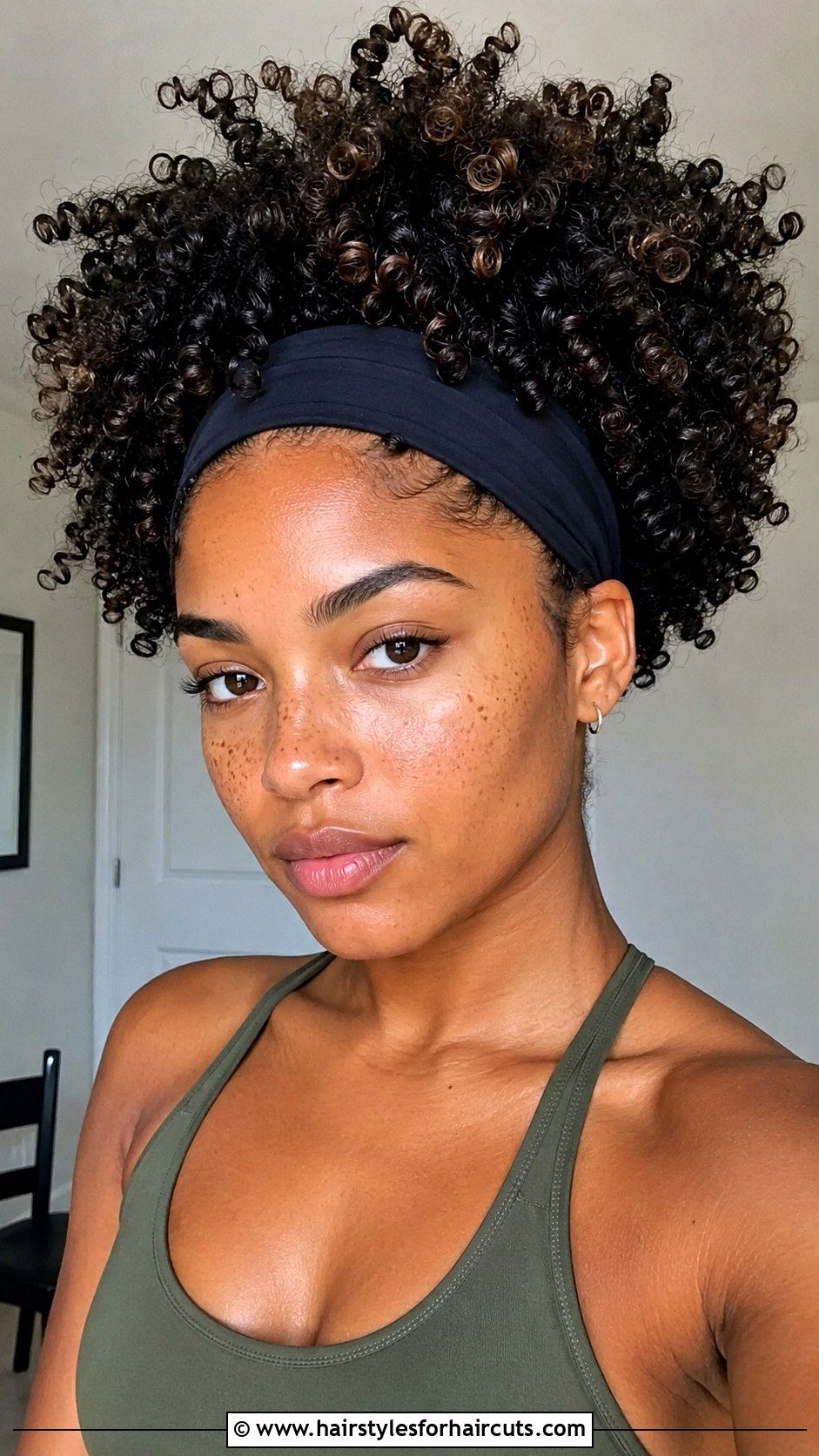 Tight Curls With Headband - 25 80s hairstyles for long hair - 25 80s hairstyles for long hair