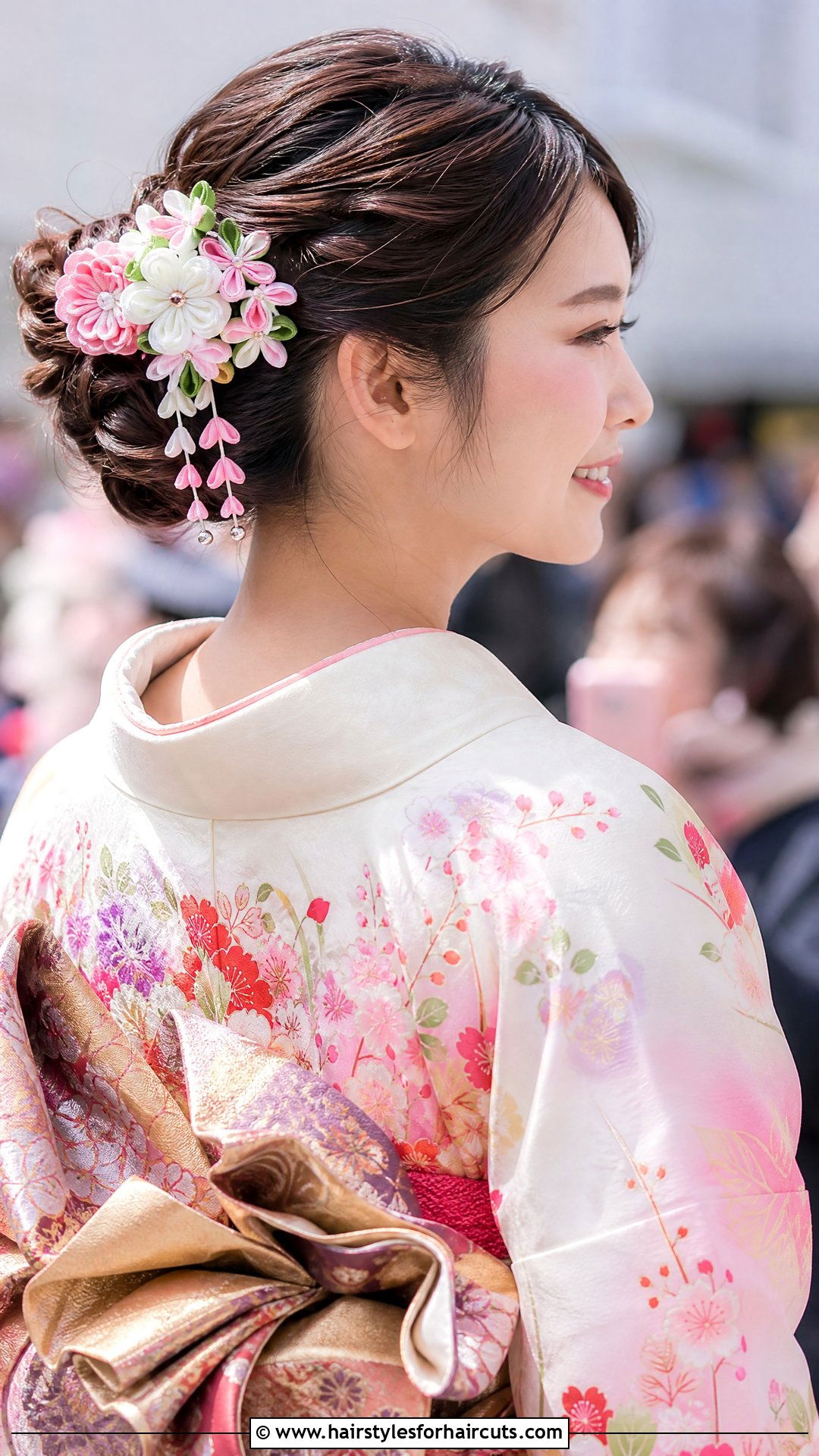Topped With Tsumami Kanzashi Kimono - 25 kimono hairstyles - 25 kimono hairstyles