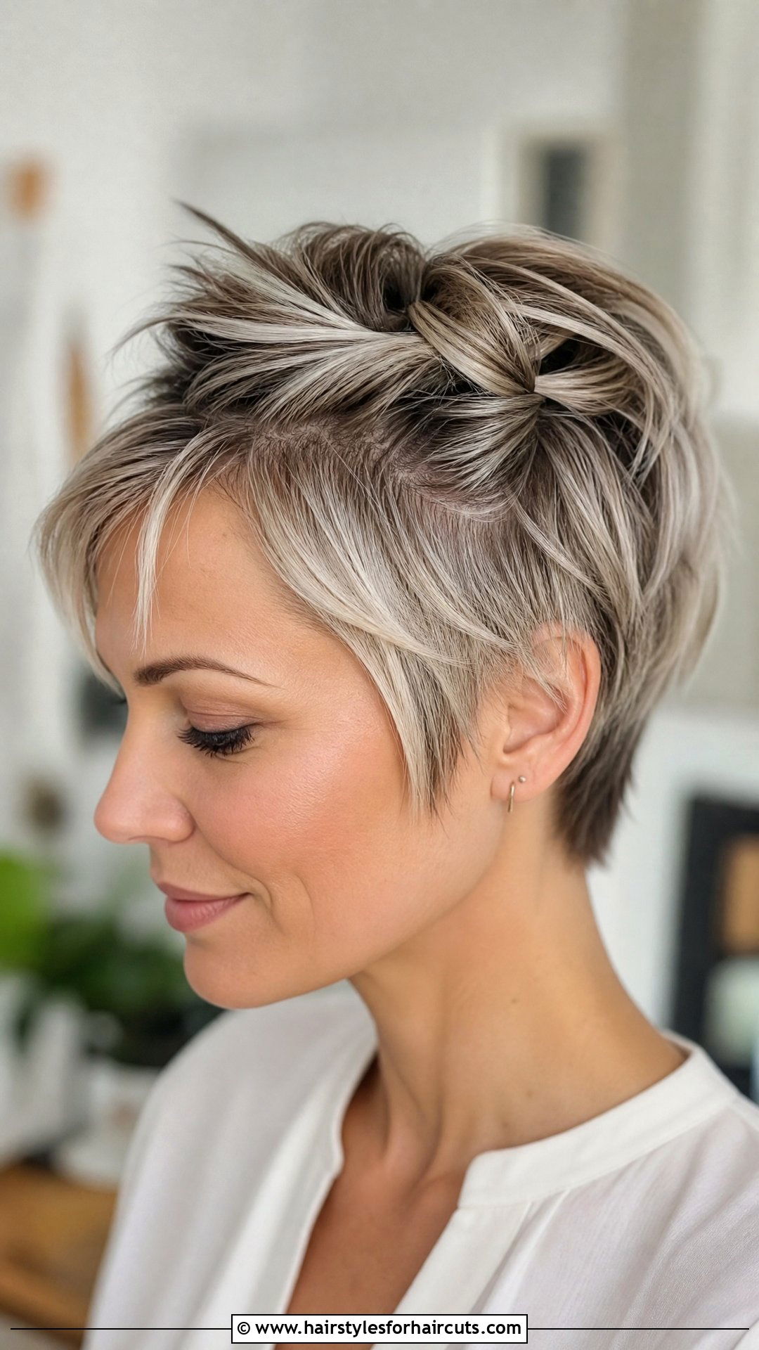Topsy Tail Pixie Half Updo - 25 topsy tail hairstyles for short hair - 25 topsy tail hairstyles for short hair