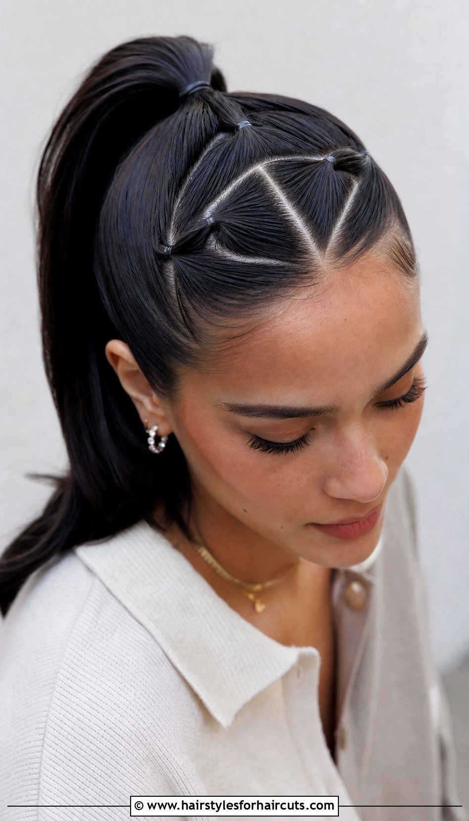 Triangular Part Rubber Band Ponytail - 25 hairstyles with rubber bands straight hair - 25 hairstyles with rubber bands straight hair