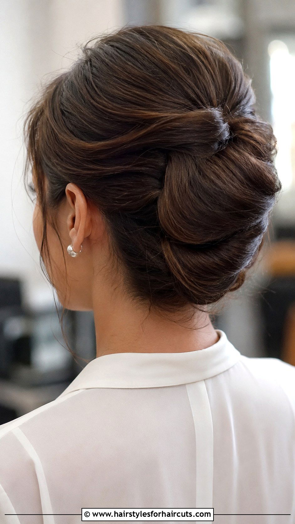 Tuck And Roll Updo - 25 easy protective hairstyles for short natural hair - 25 easy protective hairstyles for short natural hair