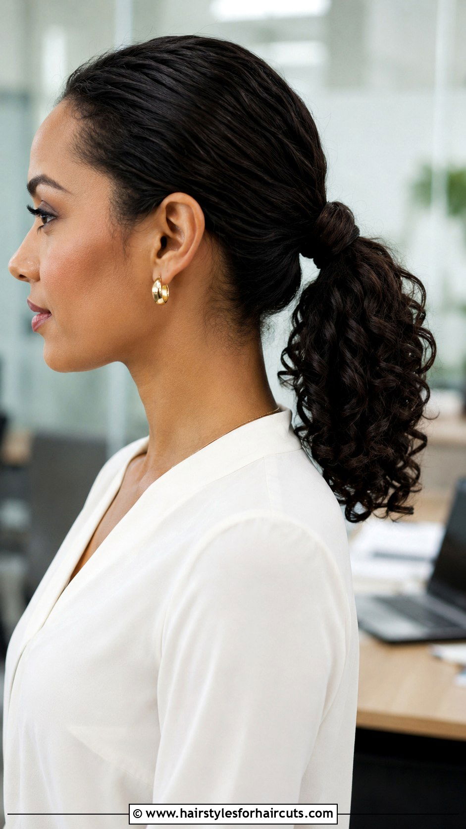 Tucked Curly Ponytail - 25 cute hairstyles for medium curly hair - 25 cute hairstyles for medium curly hair