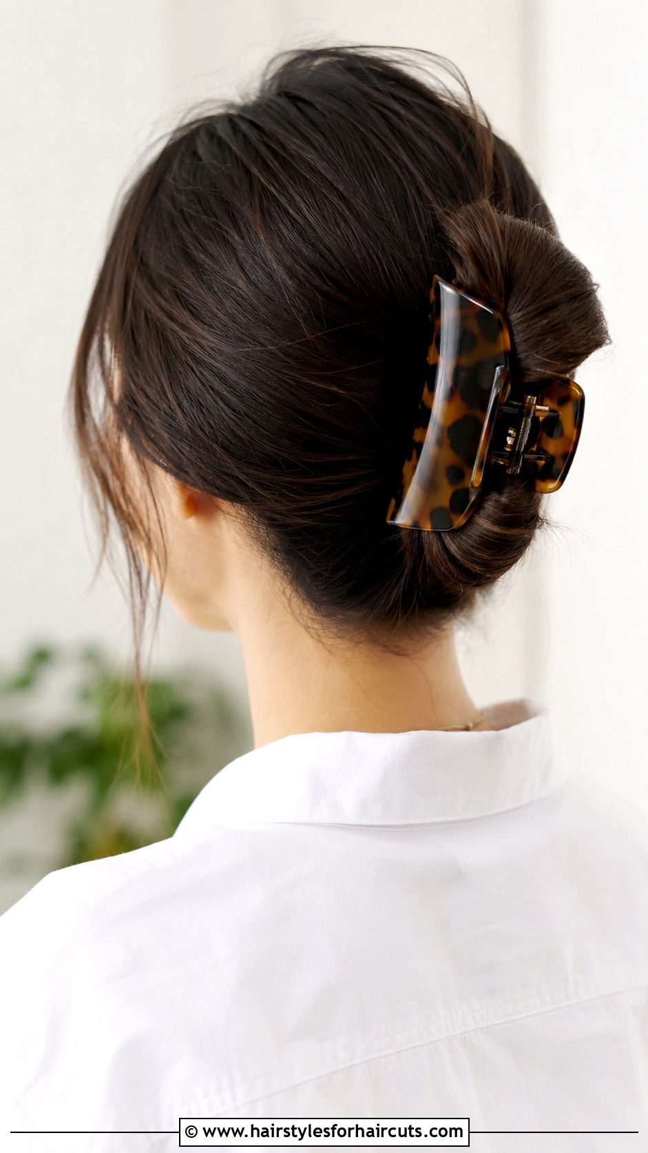 Tucked Under Claw Clip Short Hair - 25 claw clip hairstyles for short hair - 25 claw clip hairstyles for short hair