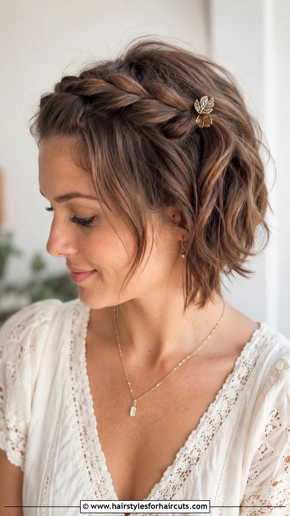 Twisted Crown Short Hair - 25 short hair hairstyles with mini claw clips - 25 short hair hairstyles with mini claw clips
