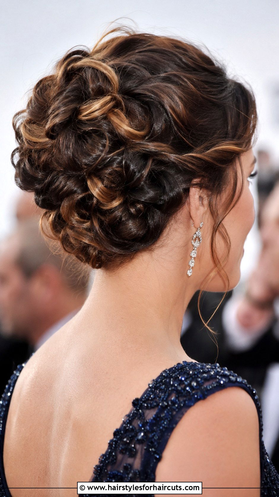 Twisted Curly Updo - 25 easy hairstyles for curly hair - 25 easy hairstyles for curly hair