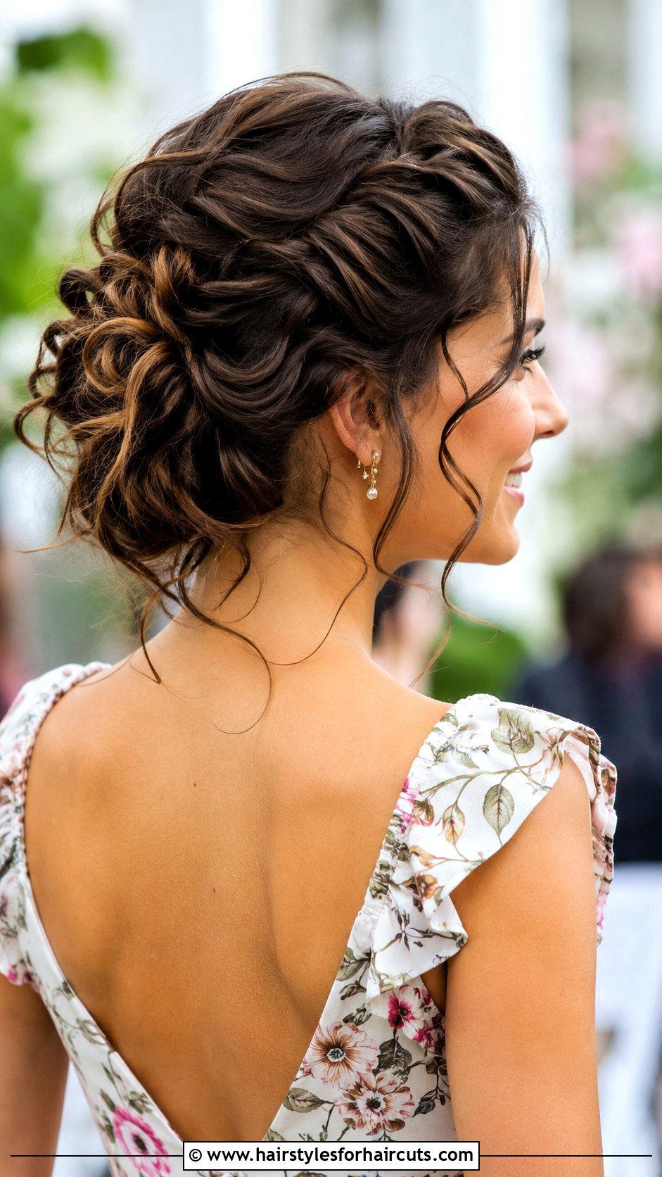 Twisted Curly Updo - 25 easy summer hairstyles for curly hair - 25 easy summer hairstyles for curly hair