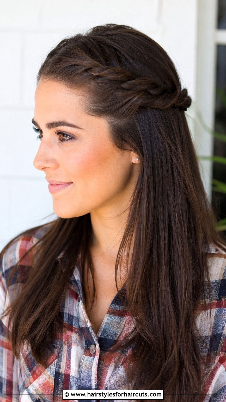 Twisted Front Pieces Down Style - 25 2000s hairstyles - 25 2000s hairstyles