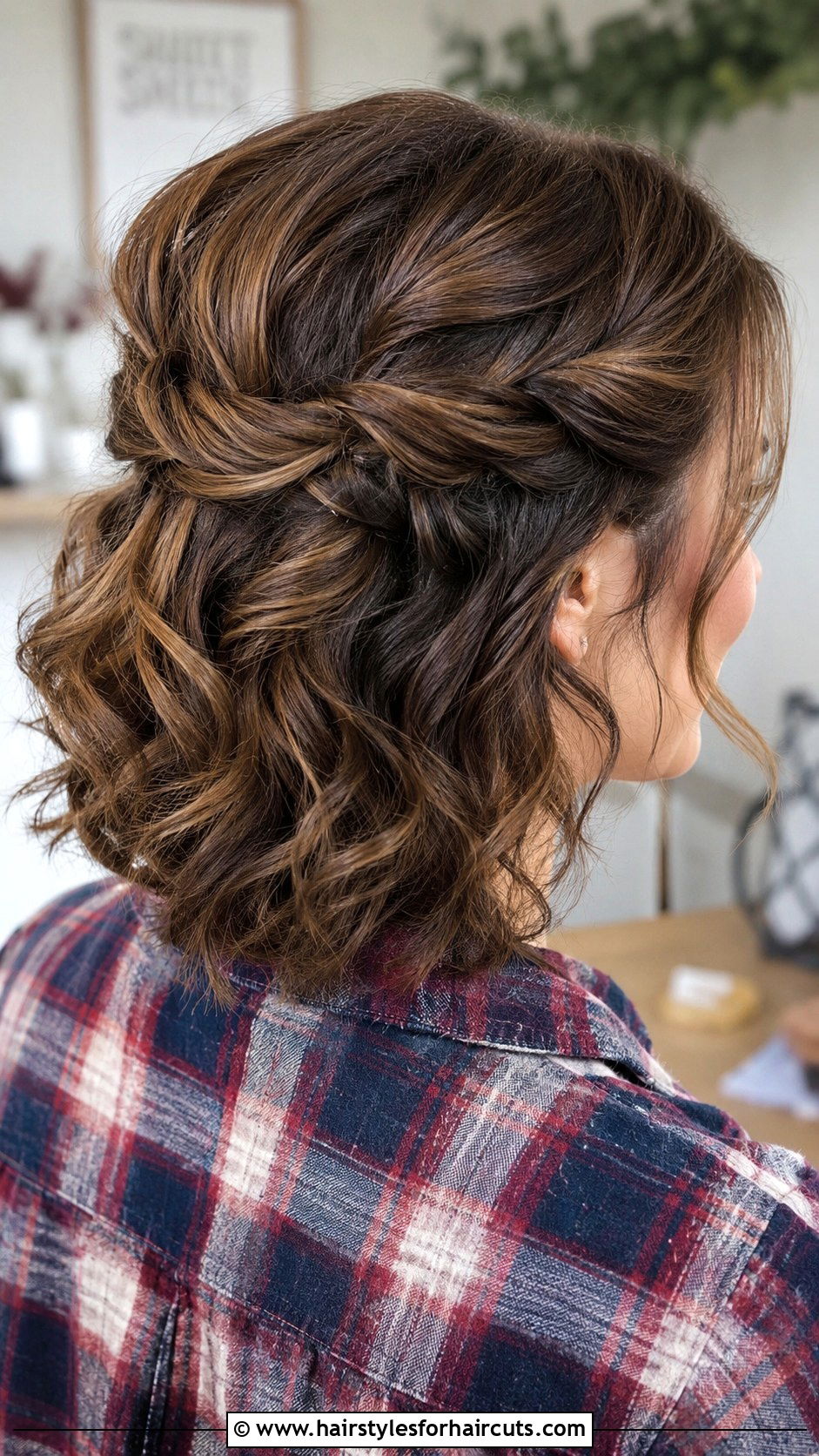 Twisted Half Updo Bob - 25 cute fall hairstyles for short hair - 25 cute fall hairstyles for short hair