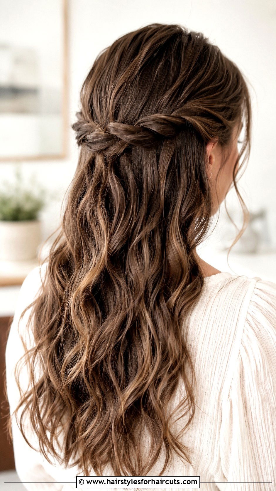 Twisted Half Updo For Wavy Hair - 25 cute hairstyles for wavy hair - 25 cute hairstyles for wavy hair