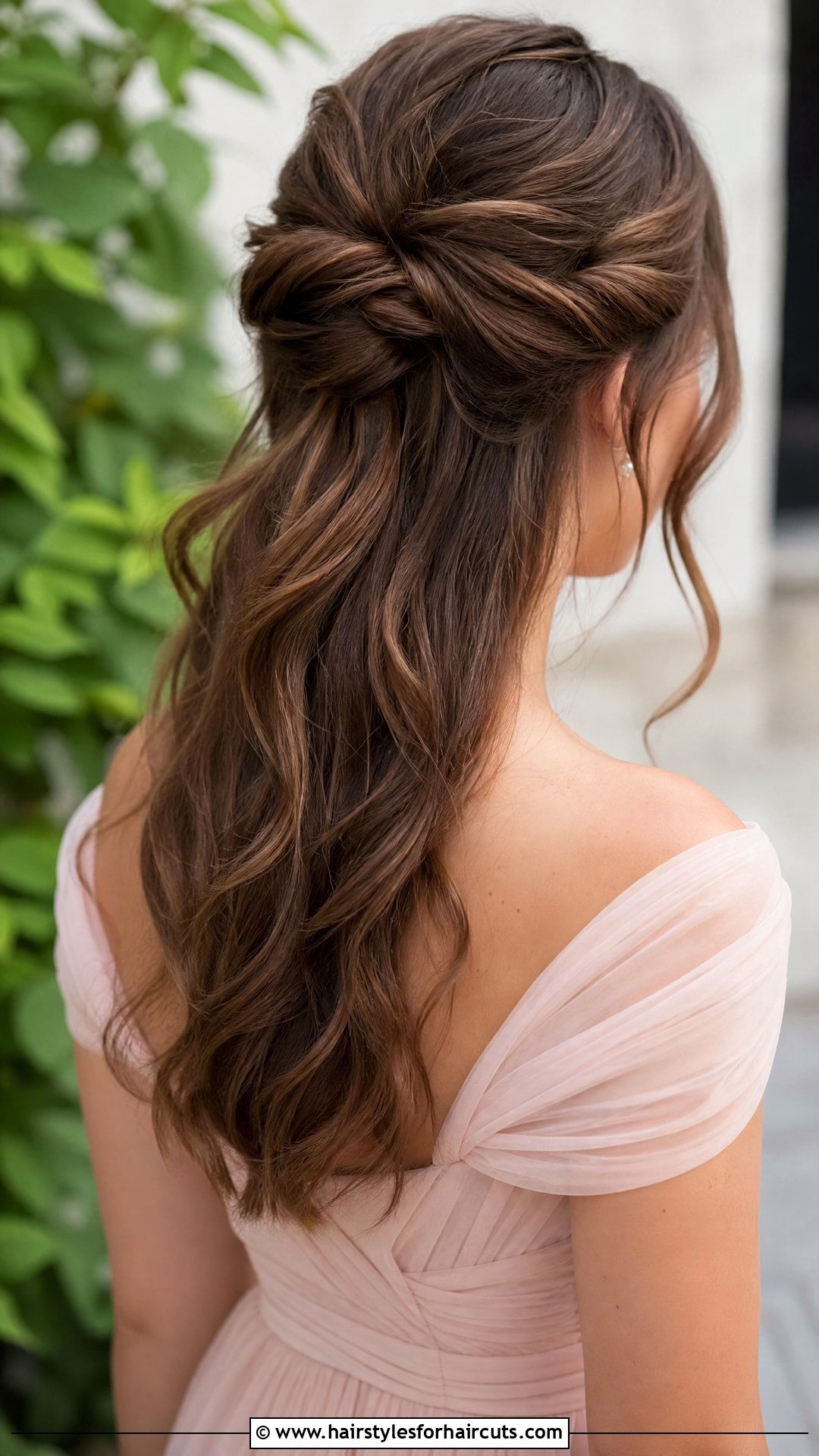Twisted Half Updo Wedding Guest Straight Hair - 25 wedding guest hairstyles straight hair - 25 wedding guest hairstyles straight hair