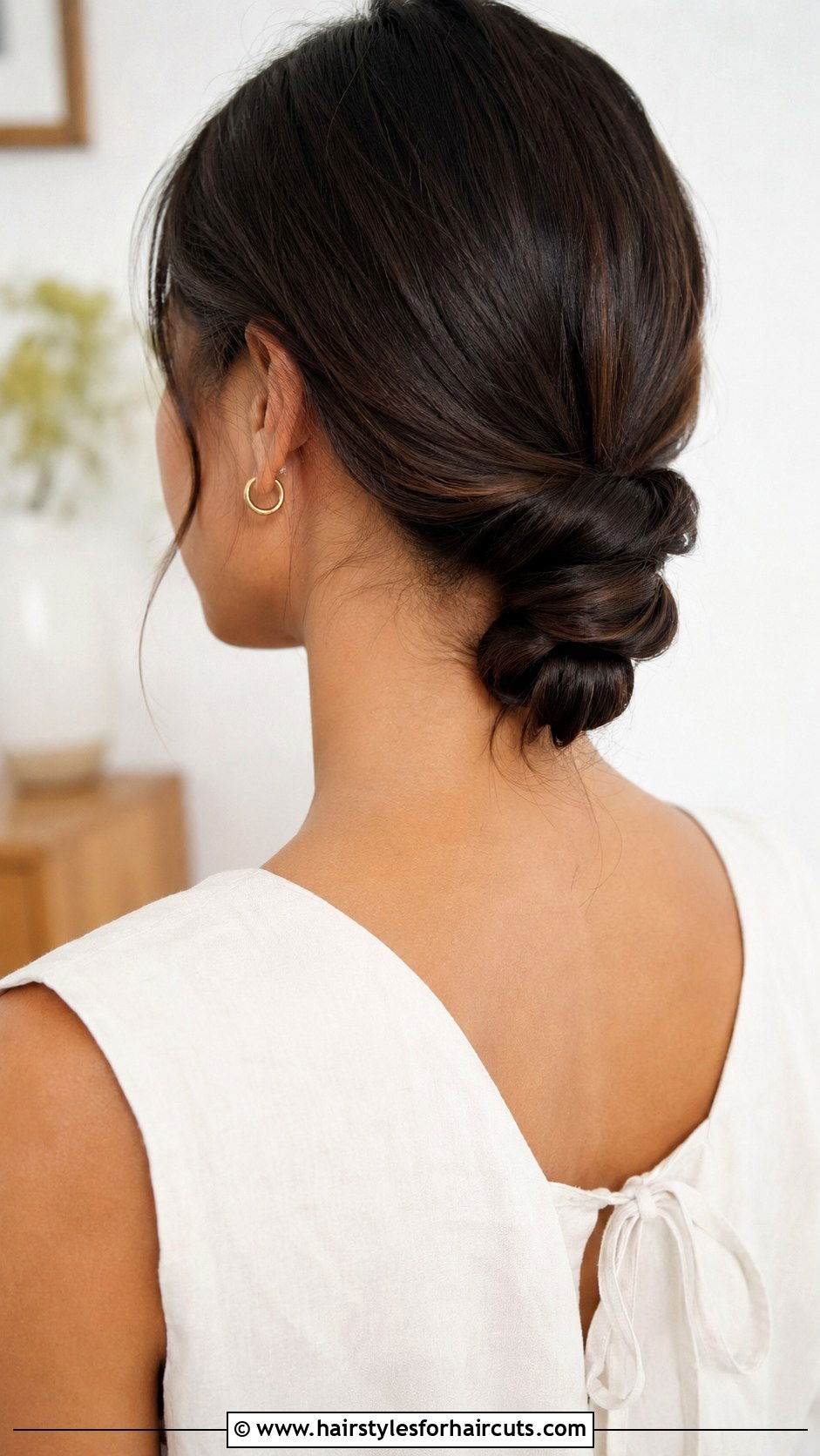 Twisted Low Knot - 25 hairstyles without hair tie - 25 hairstyles without hair tie