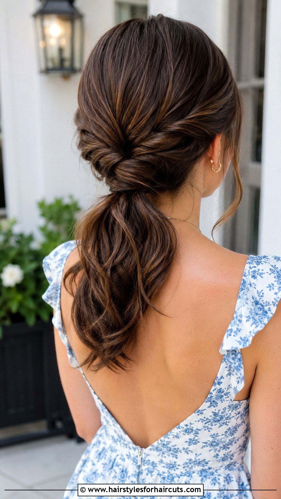 Twisted Low Ponytail - 25 easy wedding guest hairstyles for straight hair - 25 easy wedding guest hairstyles for straight hair