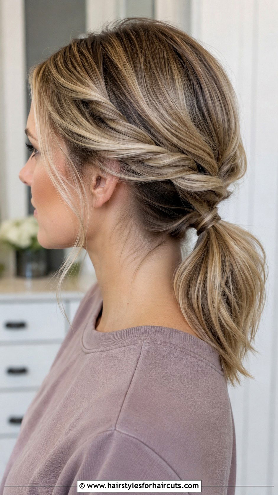 Twisted Low Ponytail - 25 cute fall hairstyles for medium hair - 25 cute fall hairstyles for medium hair
