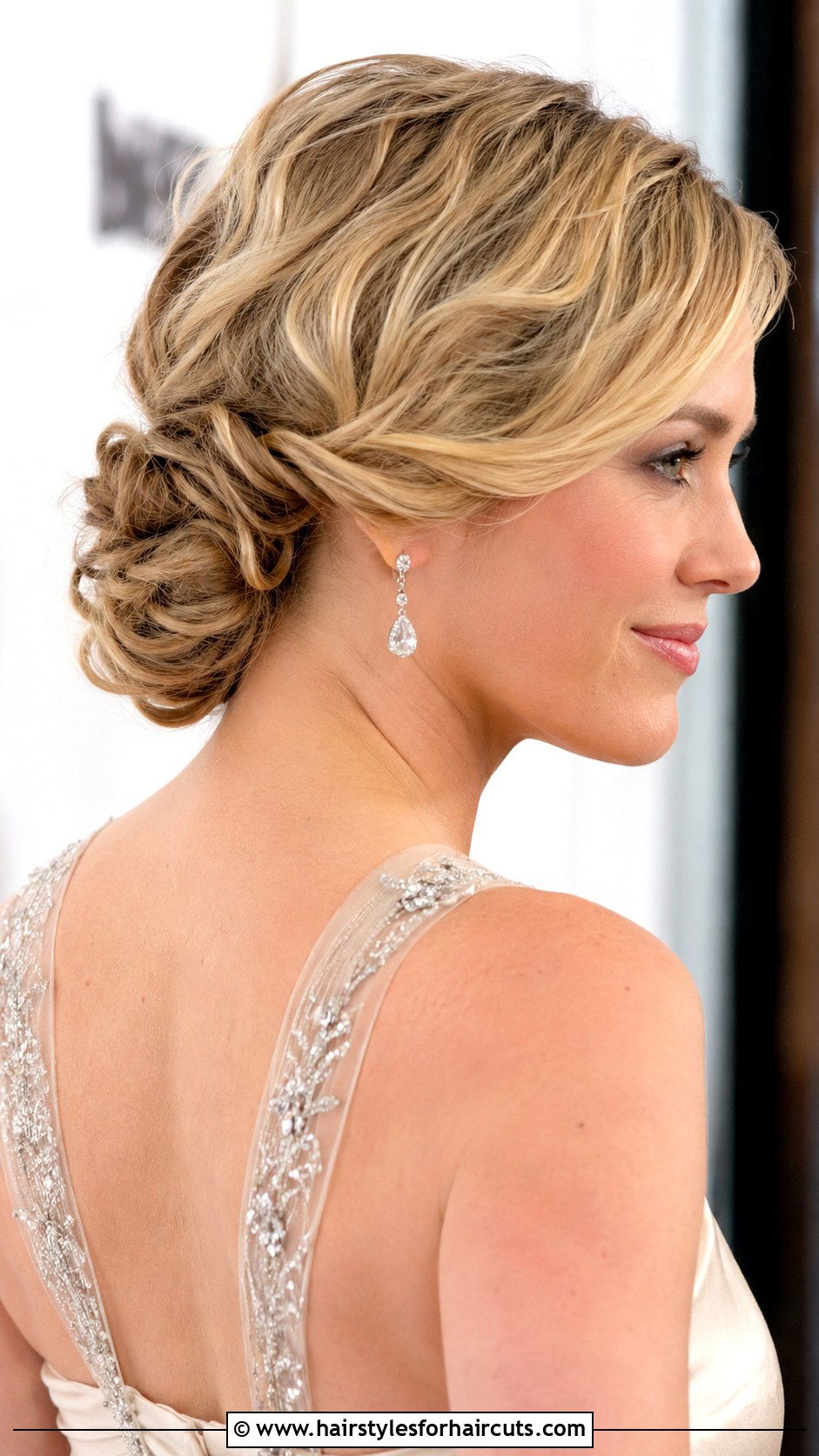 Twisted Side Bun Short Hair - 25 cute updo hairstyles for short hair - 25 cute updo hairstyles for short hair
