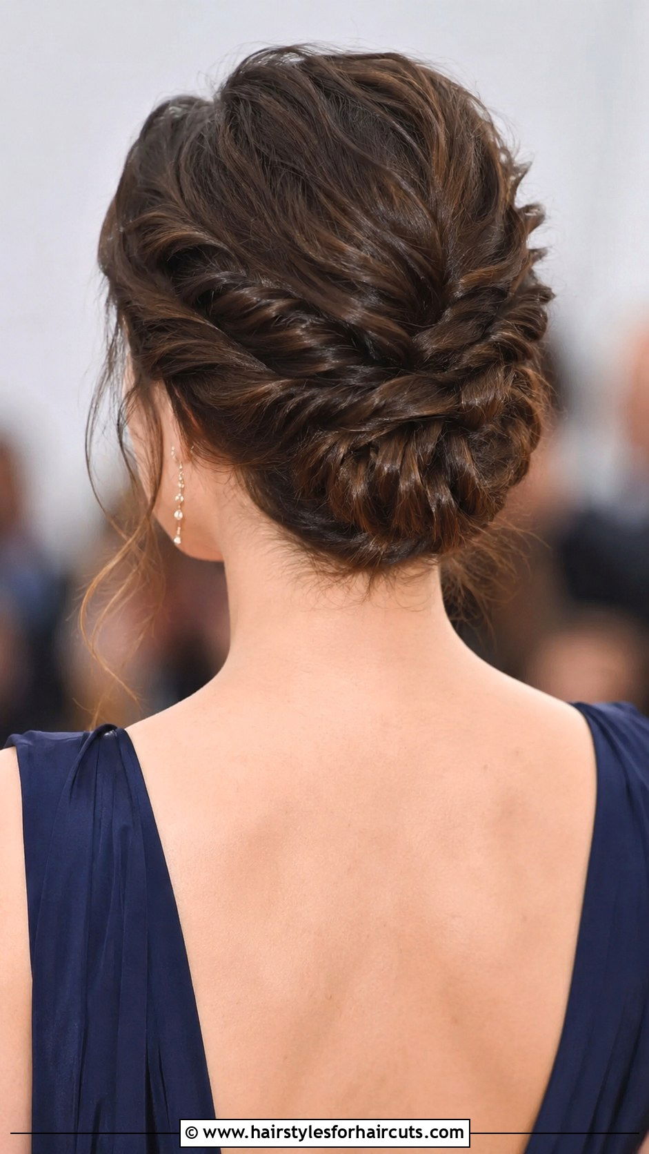Twisted Updo - 25 classy hairstyles for medium hair - 25 classy hairstyles for medium hair