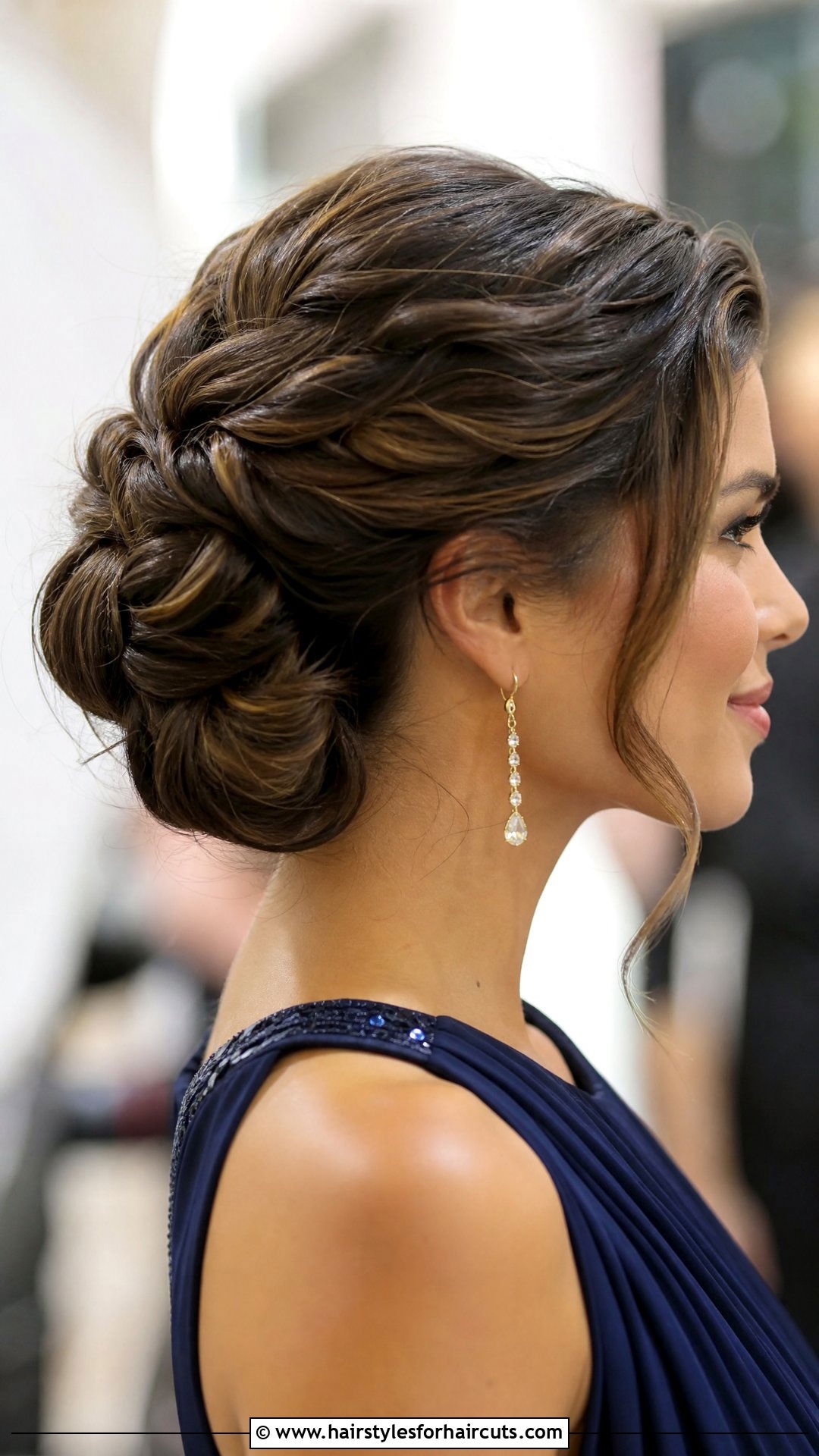 Twisted Updo For Medium Hair - 25 travel hairstyles for medium hair - 25 travel hairstyles for medium hair