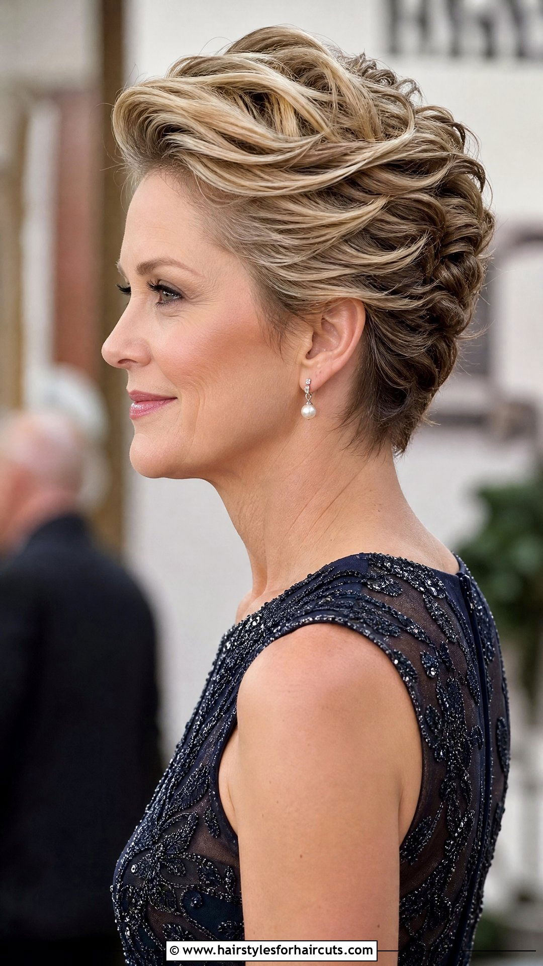 Twisted Updo For Pixie - 25 simple bridesmaid hairstyles for short hair - 25 simple bridesmaid hairstyles for short hair