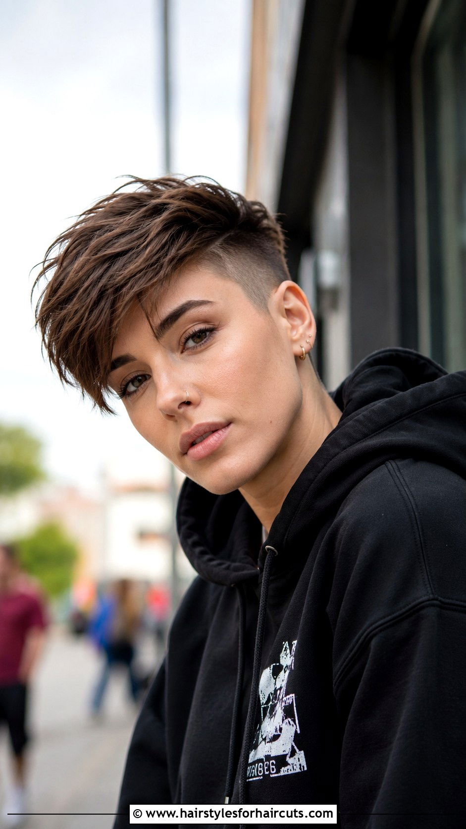 Undercut Pixie - 25 haircuts for fine straight hair women - 25 haircuts for fine straight hair women