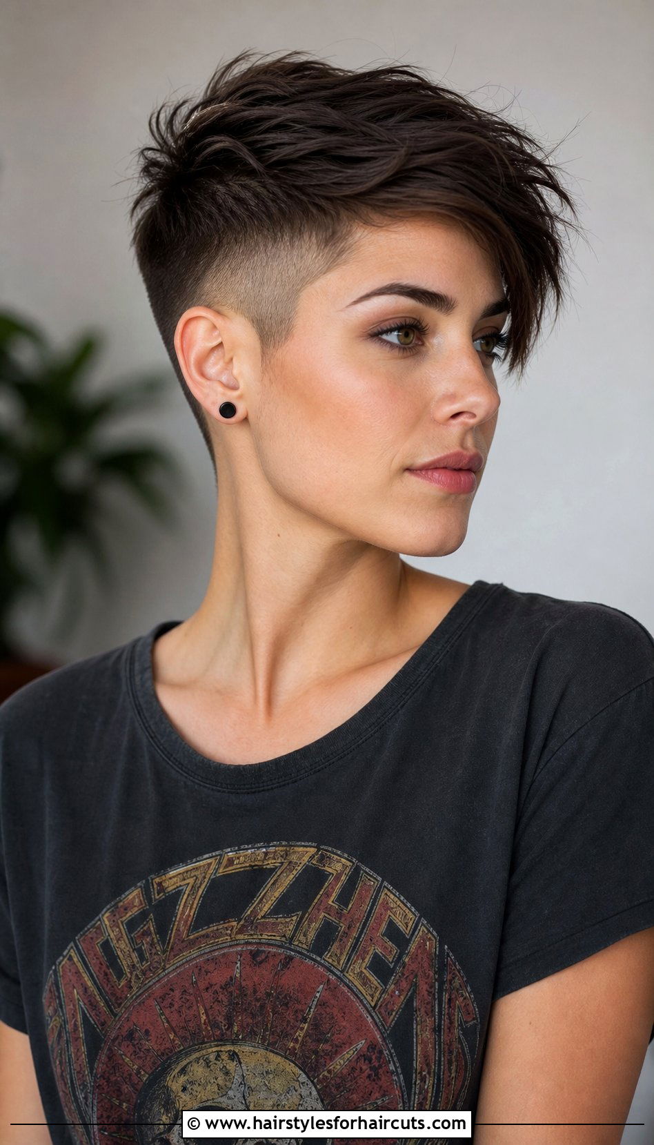 Undercut Pixie Haircut - 25 haircuts videos - 25 haircuts videos
