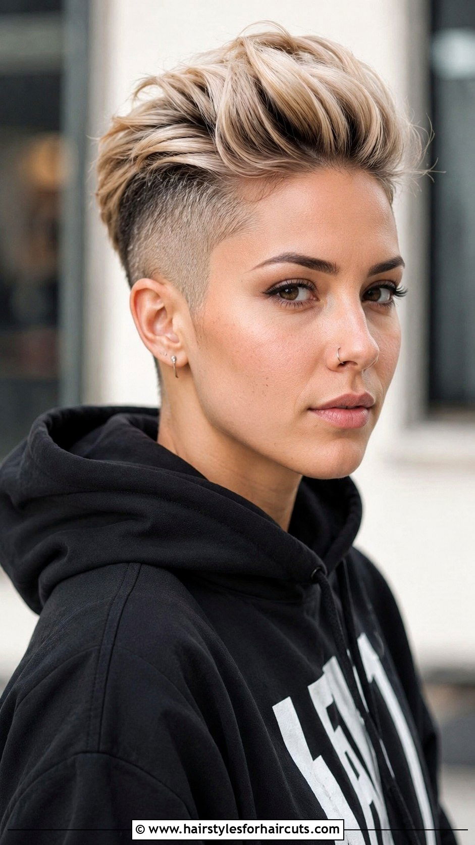 Undercut Pixie Haircut For Round Face - 25 haircuts for women with round face - 25 haircuts for women with round face