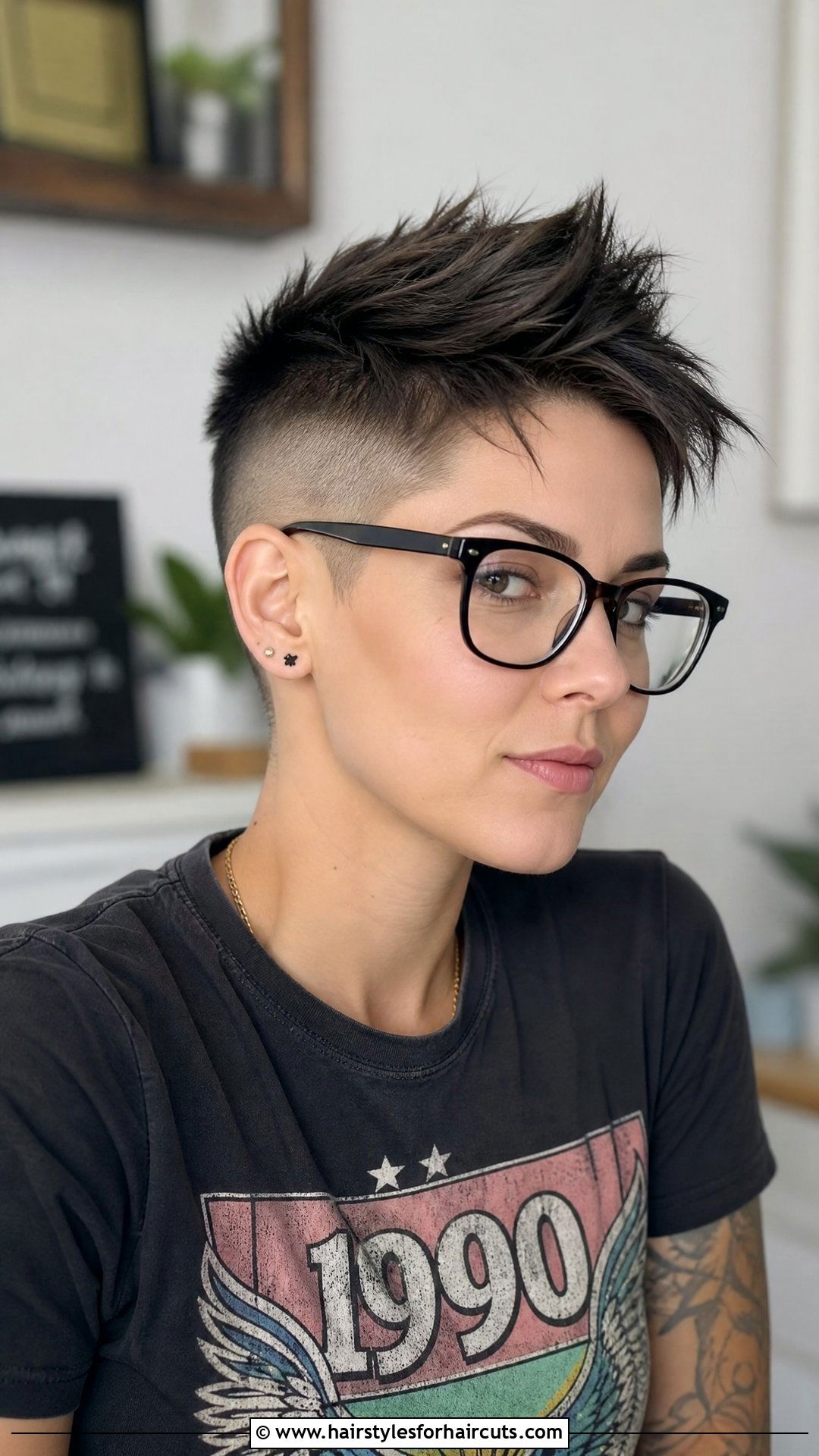 Undercut Pixie With Glasses - 25 short haircuts for women with glasses - 25 short haircuts for women with glasses