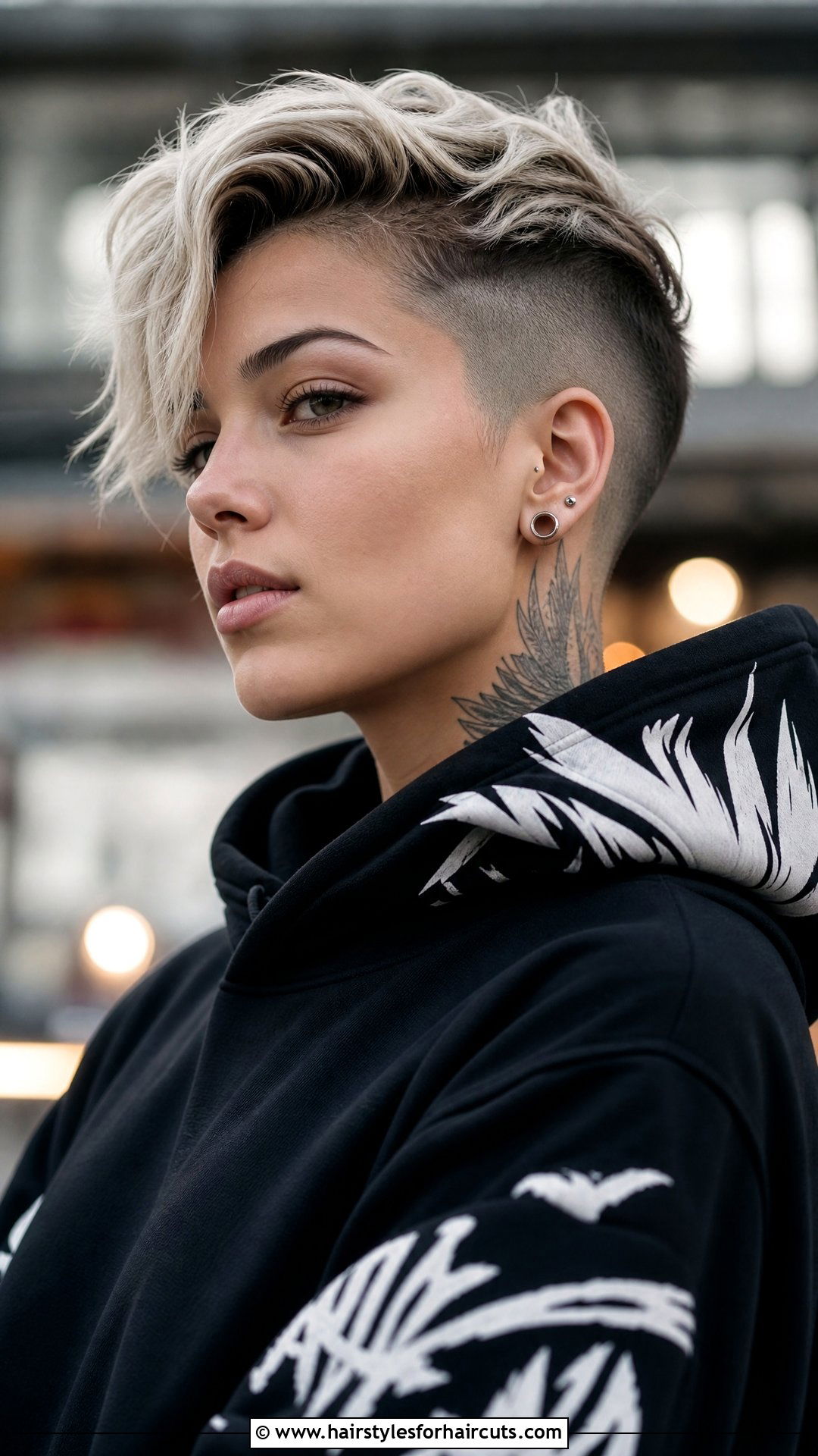 Undercut Short Hair Women - 25 womans haircuts - 25 woman's haircuts