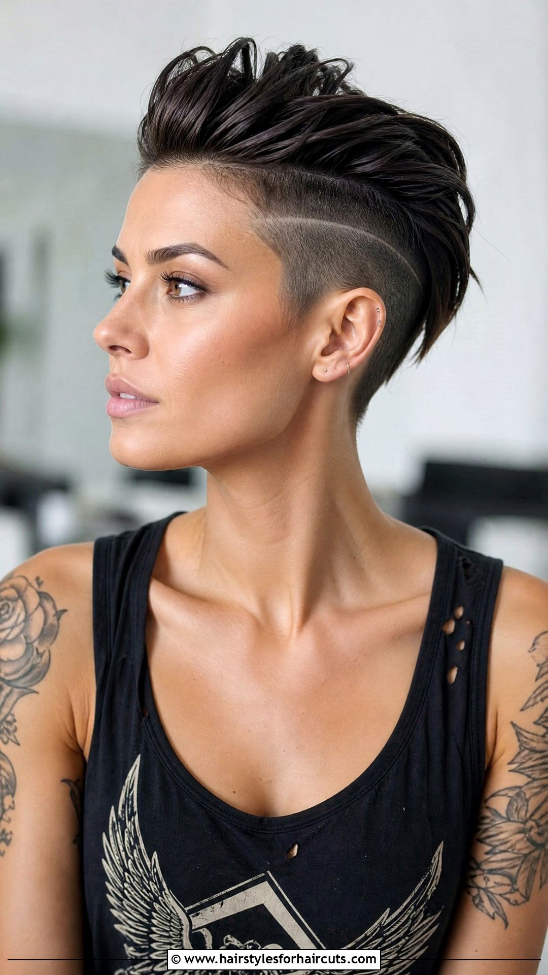Undercut Short Haircut - 25 haircuts ideas for women - 25 haircuts ideas for women