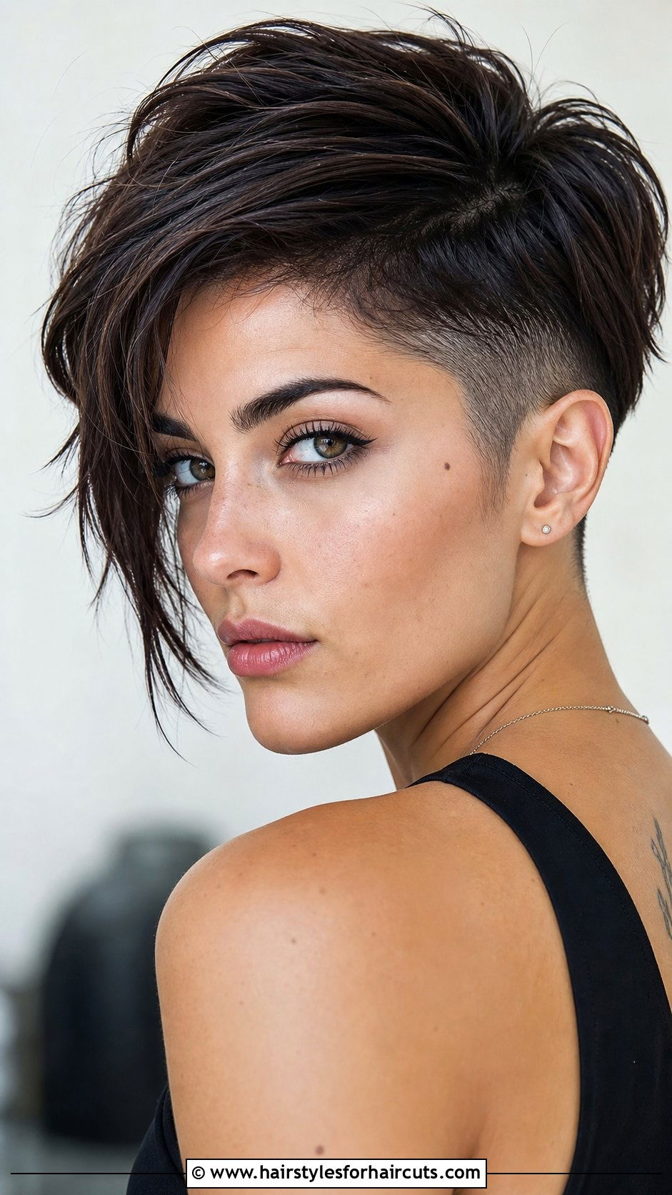 Undercut Short Haircut - 25 short haircuts for straight hair - 25 short haircuts for straight hair