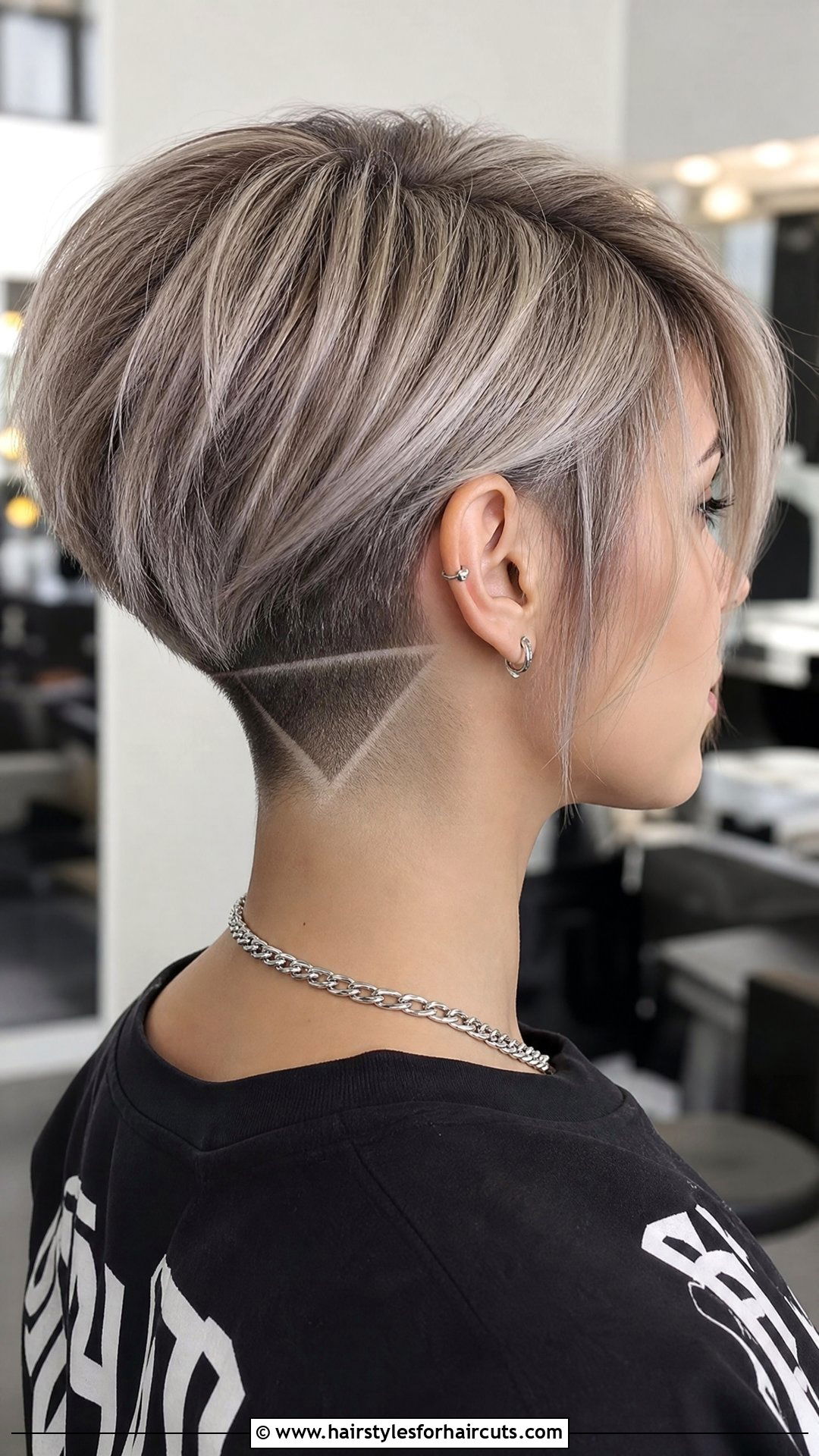 Undercut Triangle Bob - 25 triangle haircuts - 25 triangle haircuts