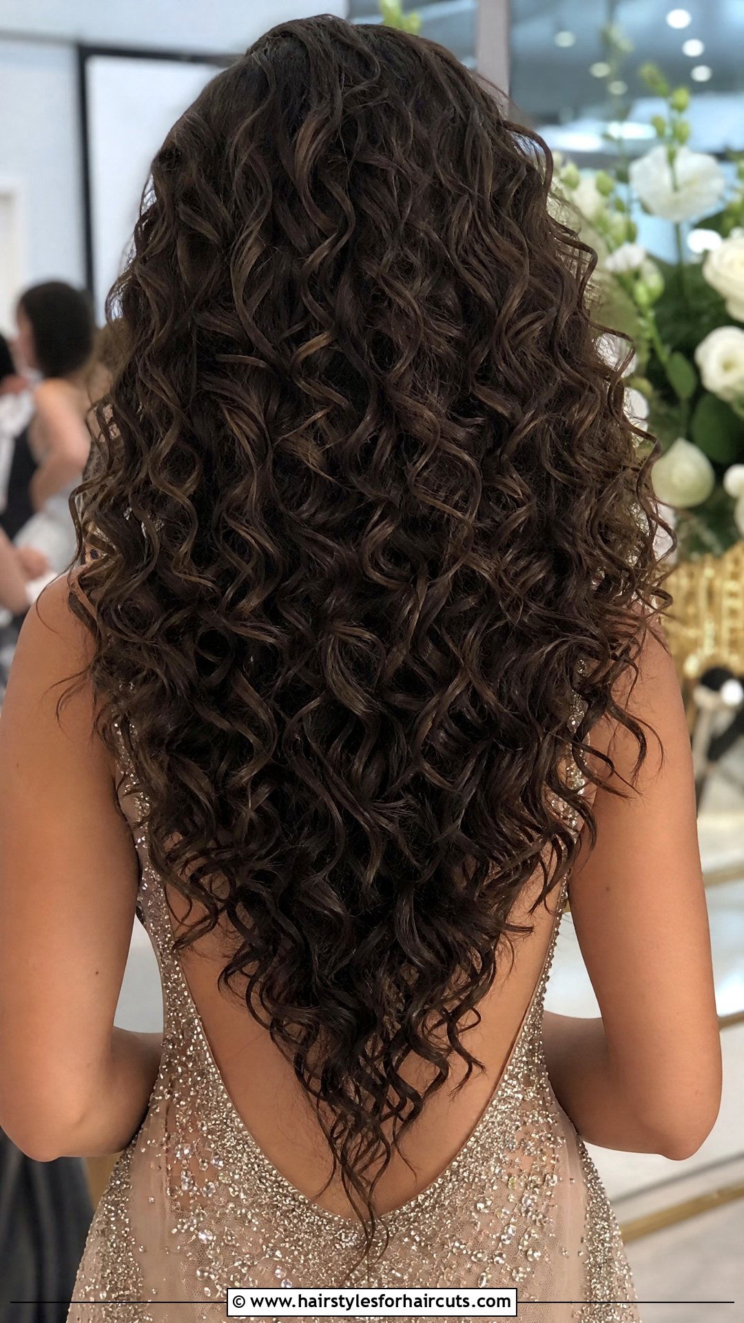 V Cut Curly Hair - 25 womens hairstyles for curly hair - 25 womens hairstyles for curly hair