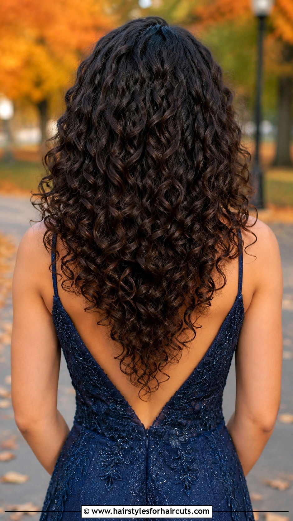 V Cut Curly Hair - 25 curls haircuts - 25 curls haircuts