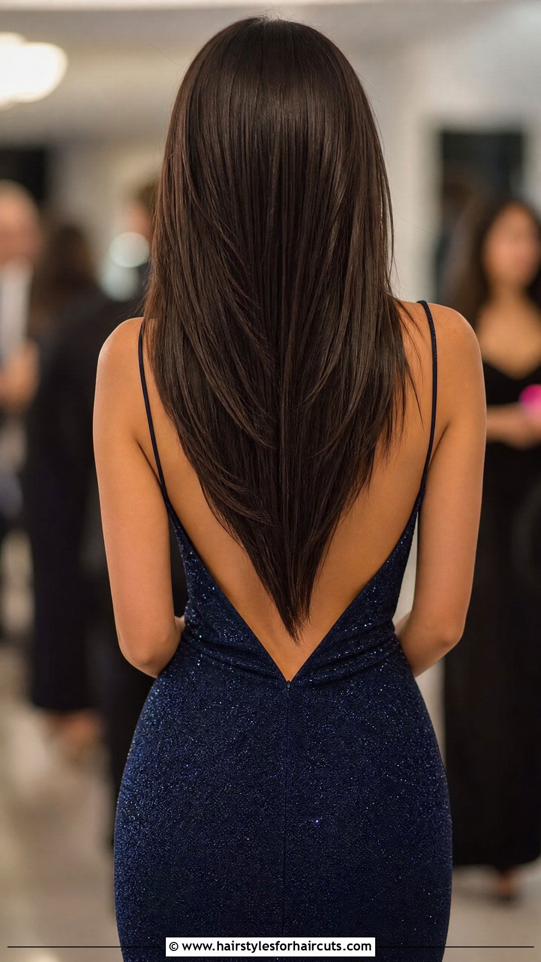 V Cut Long Hair Haircut - 25 hairstyles for round face shape - 25 hairstyles for round face shape