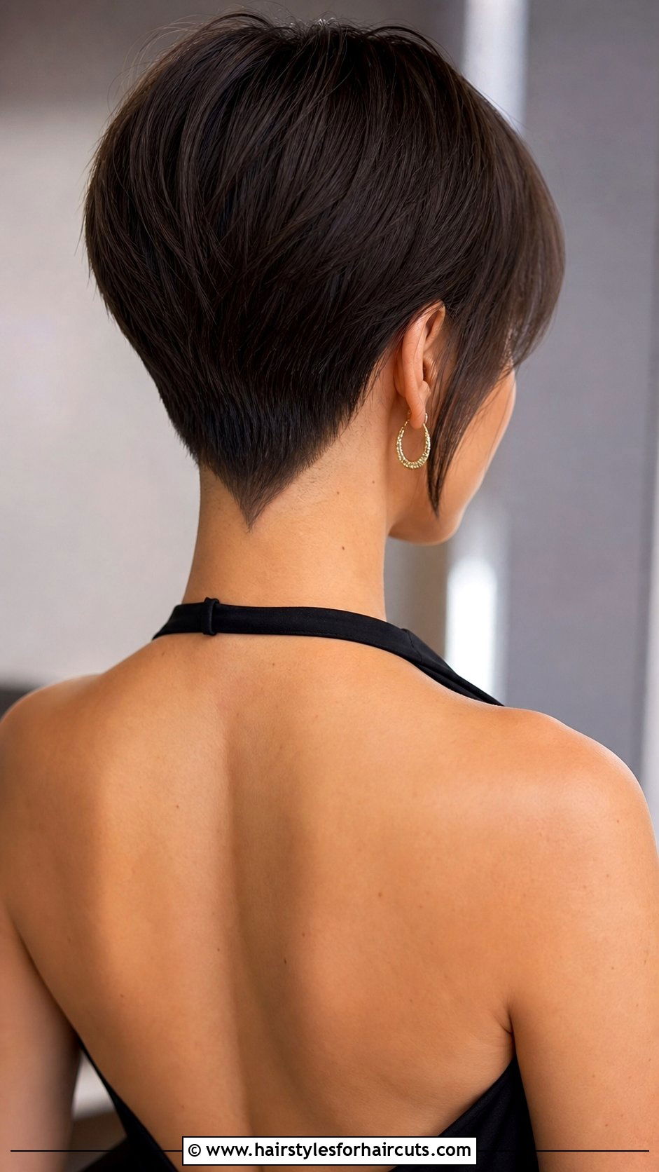 V Cut Nape Crop - 25 crop top haircuts - 25 crop top haircuts