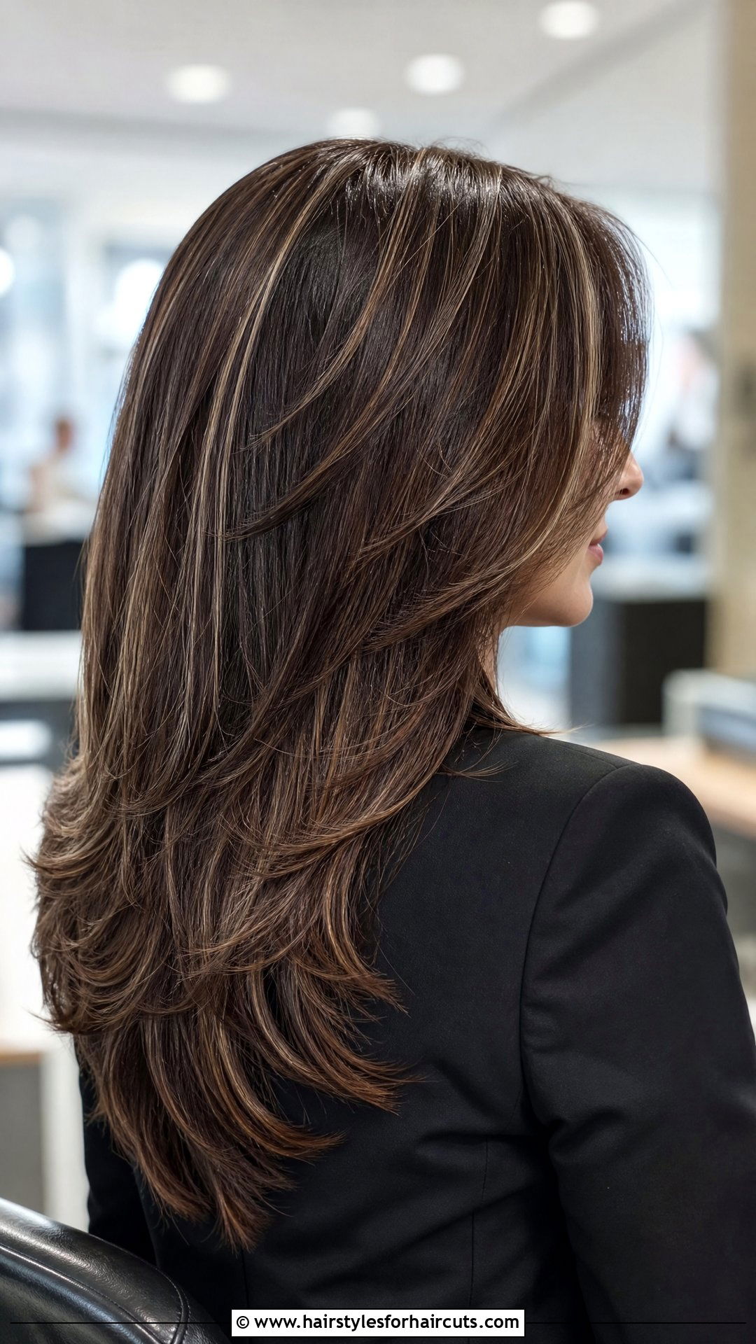 V Shaped Haircut With Highlights - 25 v shaped haircuts for long hair - 25 v shaped haircuts for long hair