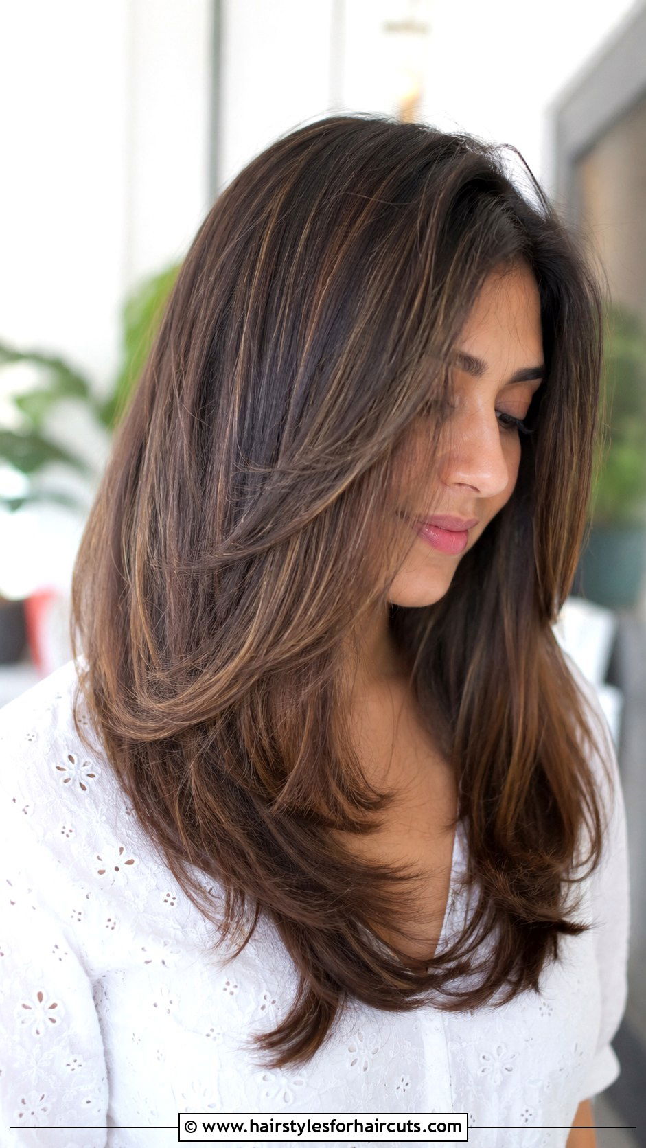 V Shaped Layers with Babylights - 25 v shaped layered haircuts medium hair - 25 v shaped layered haircuts medium hair