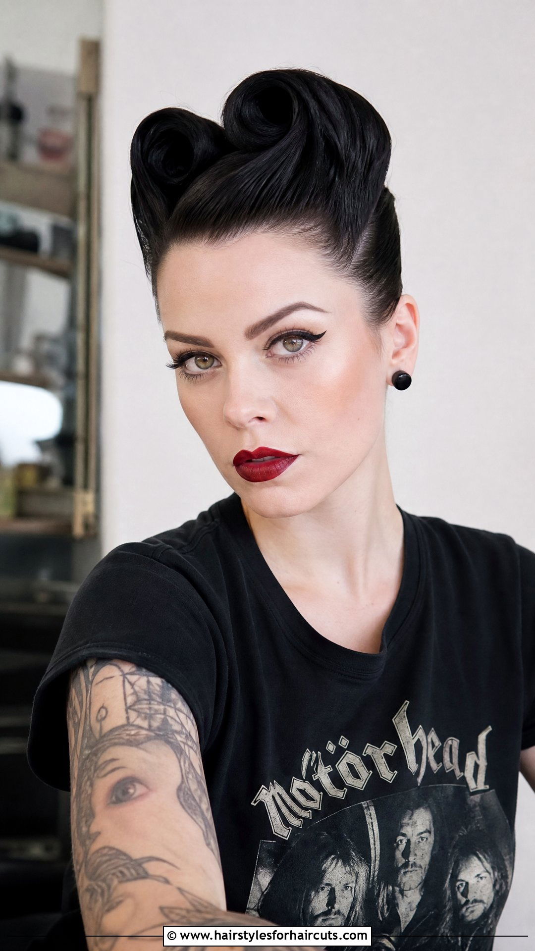 Victory Roll Faux Hawk - 25 victory roll hairstyles - 25 victory roll hairstyles