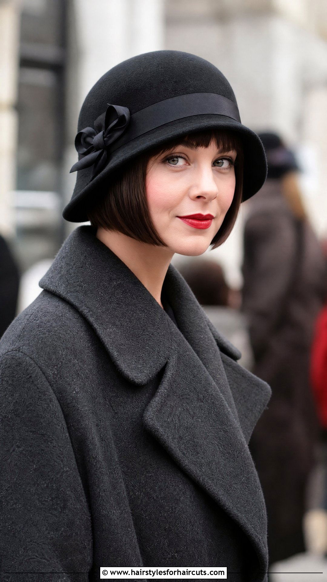 Vintage Cloche Hat Bob - 25 flapper hairstyles - 25 flapper hairstyles
