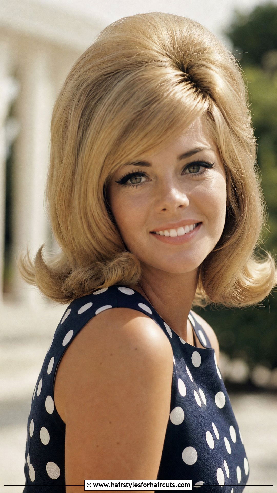 Vintage Flip Medium Hair - 25 best haircuts for medium hair - 25 best haircuts for medium hair
