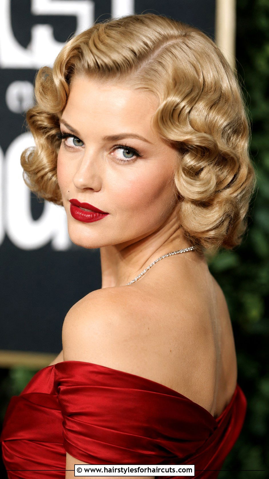 Vintage Hollywood Curls - 25 gala hairstyles for long hair - 25 gala hairstyles for long hair