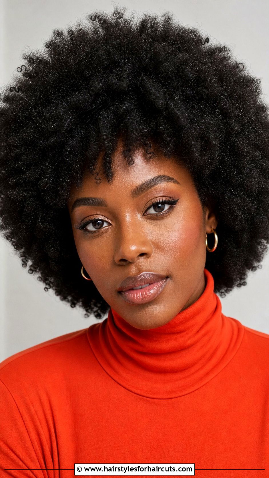 Voluminous Afro - 25 hairstyles for frizzy hair - 25 hairstyles for frizzy hair